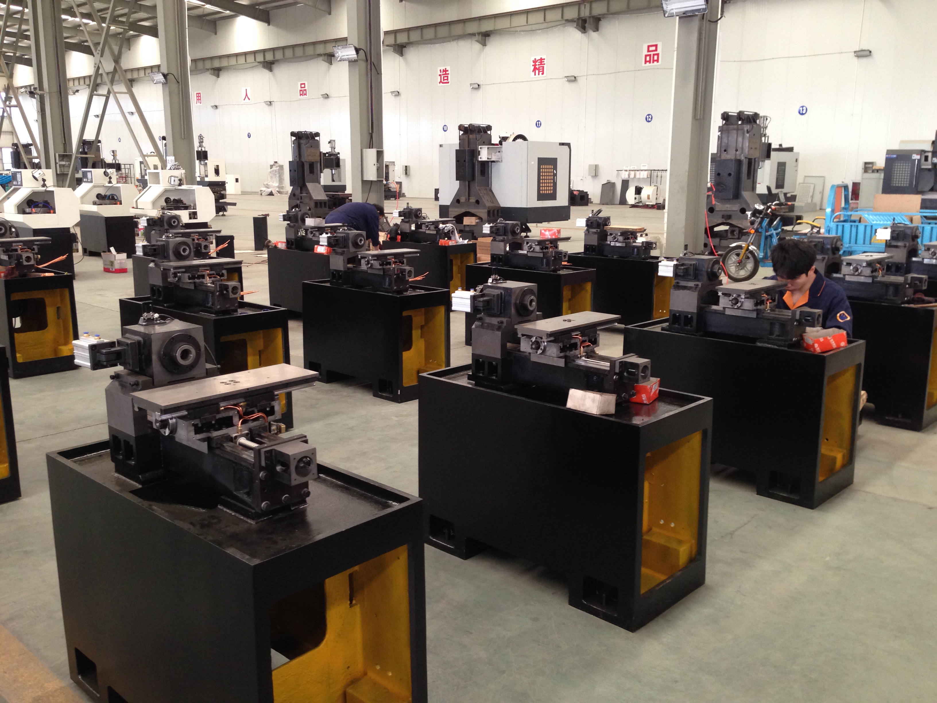 宇宙機(jī)床經(jīng)驗(yàn)豐富、工作嚴(yán)謹(jǐn)?shù)膬?yōu)秀裝配工人